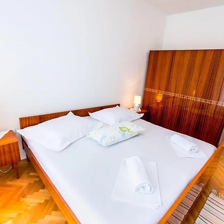Stane Apartment *
